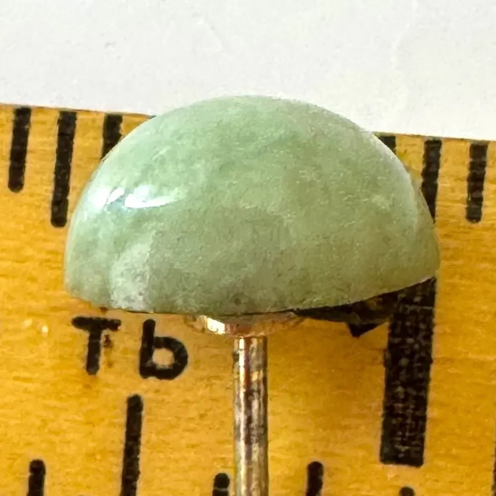 Vintage Round Gold Tone Jade Green Prong Set Center Stone Tie Tack/Pin Jadeite